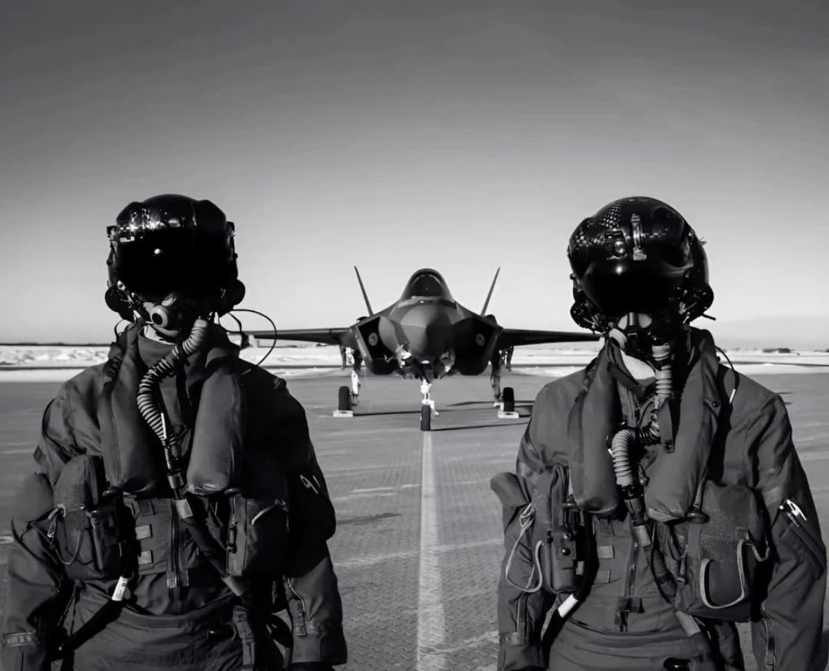 iFalcon10's tweet photo. صقور فالجو 🇸🇦                        اسود فالارض 🇸🇦 https://t.co/kyQLe4cBUo