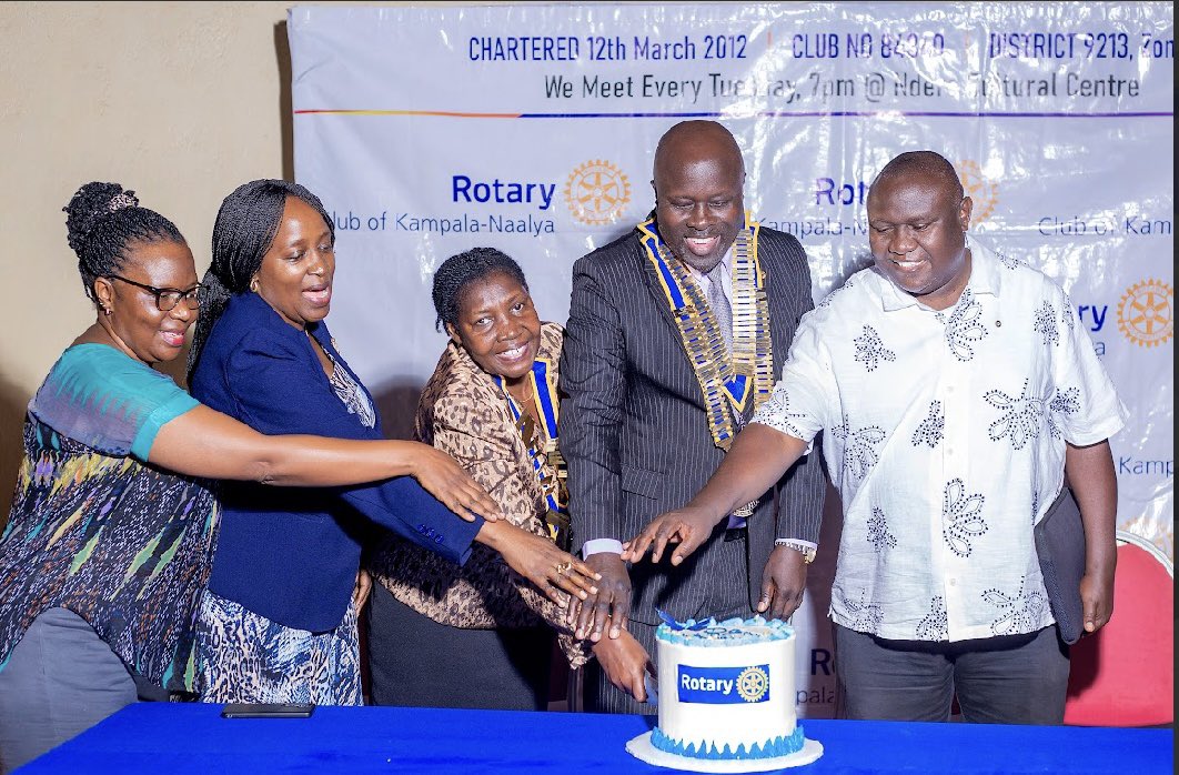 RotaryNaalya's tweet photo. Yesterday was more than an official visit it was a chance to reflect on who we are and where we are headed as a club.

𝙒𝙚 𝙬𝙚𝙧𝙚 𝙝𝙤𝙣𝙤𝙪𝙧𝙚𝙙 𝙩𝙤 𝙝𝙤𝙨𝙩 𝙩𝙝𝙚 𝘿𝙞𝙨𝙩𝙧𝙞𝙘𝙩 𝙂𝙤𝙫𝙚𝙧𝙣𝙤𝙧, @dgrotaryd9213 𝙖𝙩 𝙩𝙝𝙚 𝙍𝙤𝙩𝙖𝙧𝙮 𝘾𝙡𝙪𝙗 𝙤𝙛 𝙆𝙖𝙢𝙥𝙖𝙡𝙖 𝙉𝙖𝙖𝙡𝙮𝙖. 𝘿𝙪𝙧𝙞𝙣𝙜 𝙩𝙝𝙚 𝙢𝙚𝙚𝙩𝙞𝙣𝙜, 𝙤𝙪𝙧 𝘾𝙡𝙪𝙗 𝙋𝙧𝙚𝙨𝙞𝙙𝙚𝙣𝙩, 𝙍𝙩𝙣. 𝘾𝙝𝙧𝙞𝙨𝙩𝙞𝙣𝙚 𝘼𝙢𝙪𝙘𝙪, 𝙪𝙣𝙫𝙚𝙞𝙡𝙚𝙙 𝙩𝙝𝙚 𝙘𝙡𝙪𝙗’𝙨 𝙂𝙤𝙖𝙡𝙨 𝙖𝙣𝙙 𝘼𝙘𝙩𝙞𝙤𝙣 𝙋𝙡𝙖𝙣 𝙛𝙤𝙧 𝙩𝙝𝙚 2026/2027 𝙍𝙤𝙩𝙖𝙧𝙮 𝙔𝙚𝙖𝙧, 𝙞𝙣𝙘𝙡𝙪𝙙𝙞𝙣𝙜 𝙥𝙡𝙖𝙣𝙨 𝙩𝙤 𝙞𝙣𝙙𝙪𝙘𝙩 15 𝙣𝙚𝙬 𝙢𝙚𝙢𝙗𝙚𝙧𝙨, 𝙨𝙩𝙧𝙚𝙣𝙜𝙩𝙝𝙚𝙣 𝙨𝙪𝙥𝙥𝙤𝙧𝙩 𝙛𝙤𝙧 𝙏𝙝𝙚 𝙍𝙤𝙩𝙖𝙧𝙮 𝙁𝙤𝙪𝙣𝙙𝙖𝙩𝙞𝙤𝙣, 𝙖𝙣𝙙 𝙙𝙚𝙡𝙞𝙫𝙚𝙧 𝙠𝙚𝙮 𝙥𝙧𝙤𝙟𝙚𝙘𝙩𝙨 𝙡𝙞𝙠𝙚 𝙩𝙝𝙚 𝙏𝙝𝙞𝙧𝙙 𝙈𝙚𝙣𝙩𝙖𝙡 𝙃𝙚𝙖𝙡𝙩𝙝 𝙄𝙣𝙩𝙚𝙜𝙧𝙖𝙩𝙚𝙙 𝙈𝙚𝙙𝙞𝙘𝙖𝙡 𝘾𝙖𝙢𝙥 𝙖𝙣𝙙 𝙩𝙝𝙚 𝘼𝙜𝙖𝙜𝙤 𝘾𝙤𝙢𝙥𝙪𝙩𝙚𝙧 𝙇𝙖𝙗𝙤𝙧𝙖𝙩𝙤𝙧𝙮 𝙋𝙧𝙤𝙟𝙚𝙘𝙩.

Rather than giving a formal speech, DG Obai chose something different. He invited every member to share their Rotary story, creating an open and engaging conversation that reminded us why we joined Rotary in the first place.

𝙄𝙩 𝙬𝙖𝙨 𝙖𝙣 𝙞𝙣𝙨𝙥𝙞𝙧𝙞𝙣𝙜 𝙚𝙫𝙚𝙣𝙞𝙣𝙜 𝙛𝙞𝙡𝙡𝙚𝙙 𝙬𝙞𝙩𝙝 𝙨𝙝𝙖𝙧𝙚𝙙 𝙚𝙭𝙥𝙚𝙧𝙞𝙚𝙣𝙘𝙚𝙨, 𝙡𝙖𝙪𝙜𝙝𝙩𝙚𝙧, 𝙧𝙚𝙛𝙡𝙚𝙘𝙩𝙞𝙤𝙣, 𝙖𝙣𝙙 𝙚𝙣𝙘𝙤𝙪𝙧𝙖𝙜𝙚𝙢𝙚𝙣𝙩. 𝘼𝙨 𝙬𝙚 𝙗𝙚𝙜𝙞𝙣 𝙩𝙝𝙞𝙨 𝙣𝙚𝙬 𝙍𝙤𝙩𝙖𝙧𝙮 𝙮𝙚𝙖𝙧, 𝙖𝙨 #𝙍𝙘𝙉𝙖𝙖𝙡𝙮𝙖 𝙬𝙚 𝙖𝙧𝙚 𝙚𝙭𝙘𝙞𝙩𝙚𝙙 𝙖𝙗𝙤𝙪𝙩 𝙩𝙝𝙚 𝙤𝙥𝙥𝙤𝙧𝙩𝙪𝙣𝙞𝙩𝙞𝙚𝙨 𝙖𝙝𝙚𝙖𝙙 𝙖𝙣𝙙 𝙩𝙝𝙚 𝙡𝙞𝙫𝙚𝙨 𝙬𝙚 𝙬𝙞𝙡𝙡 𝙘𝙤𝙣𝙩𝙞𝙣𝙪𝙚 𝙩𝙤 𝙩𝙤𝙪𝙘𝙝 𝙩𝙝𝙧𝙤𝙪𝙜𝙝 𝙨𝙚𝙧𝙫𝙞𝙘𝙚.
#𝘾𝙧𝙚𝙖𝙩𝙞𝙣𝙜𝙇𝙖𝙨𝙩𝙞𝙣𝙜𝙄𝙢𝙥𝙖𝙘𝙩 #𝘿𝙂𝙑𝙞𝙨𝙞𝙩𝙨𝙍𝙘𝙉𝙖𝙖𝙡𝙮𝙖