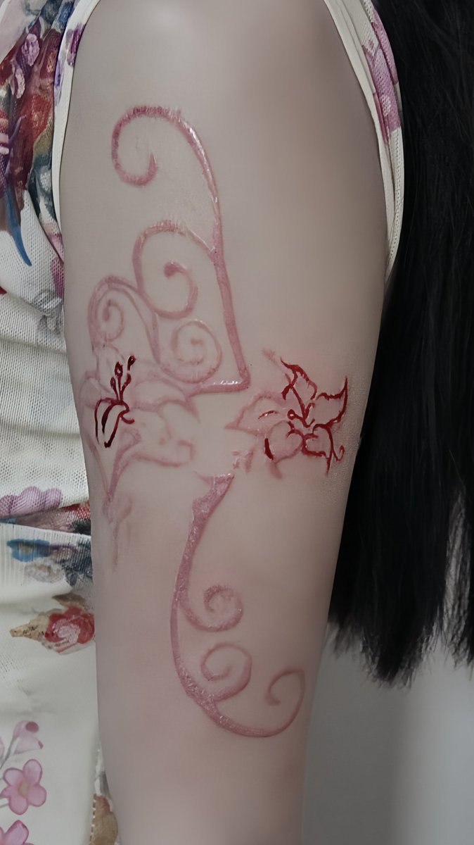 o99866's tweet photo. 终于补完了这次“藤蔓”作品 上次的皮肤状态也恢复的特别好 就是西安太太太热了 有点点起皮😭😭 https://t.co/ptcTJbXE1d