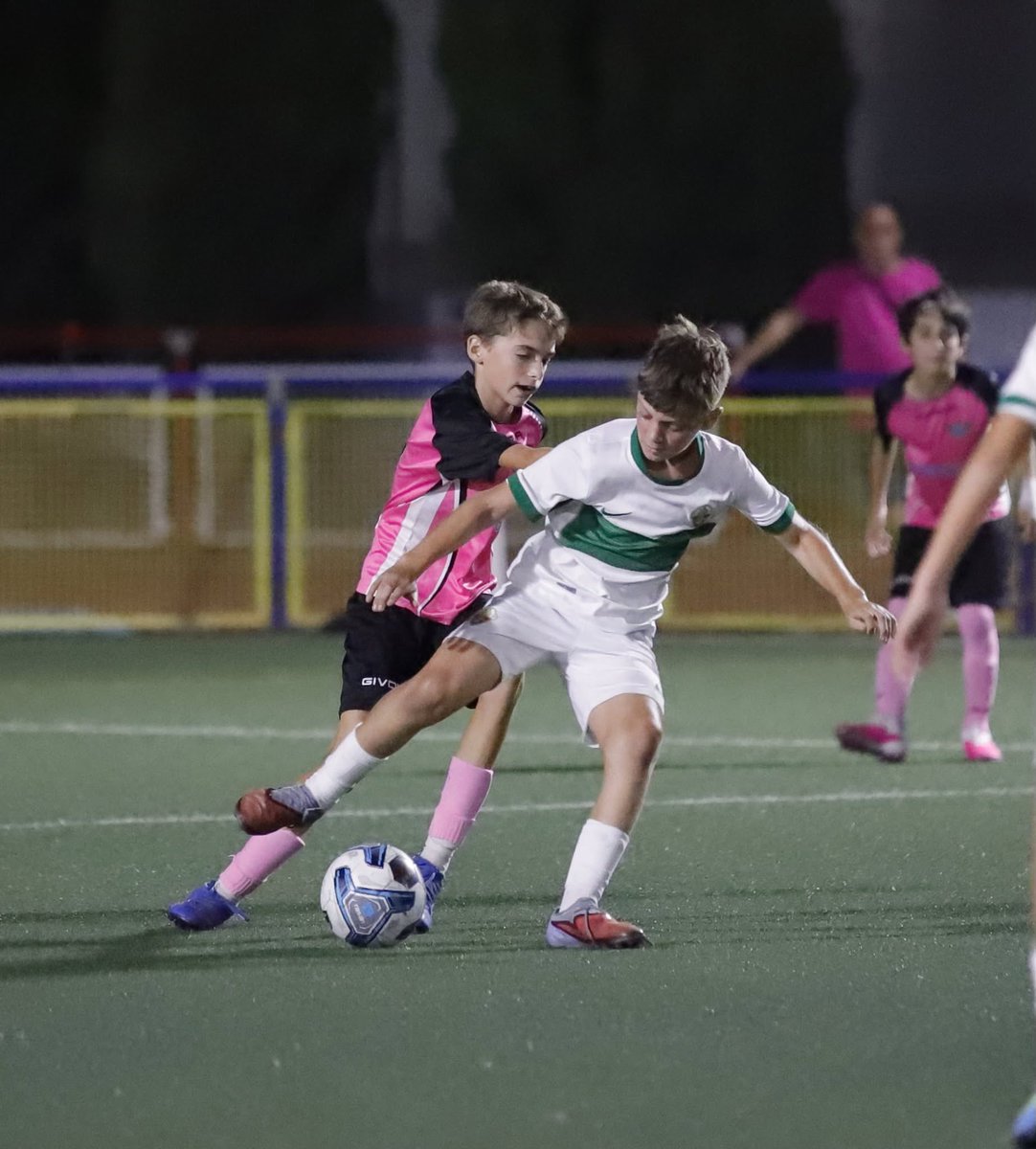 futbolbaseECF's tweet photo. 𝐀𝐥𝐞𝐯𝐢́𝐧 𝐀 | ¡Pleno de victorias en la jornada de anoche! 🤩

Los nuestros vencieron por 3-2 a Master Academy y por 0-2 a Bas3fut.

Esta tarde, toca luchar por un puesto en semifinales ante el Valencia CF ⚔️ https://t.co/zFgGJ8FHLw