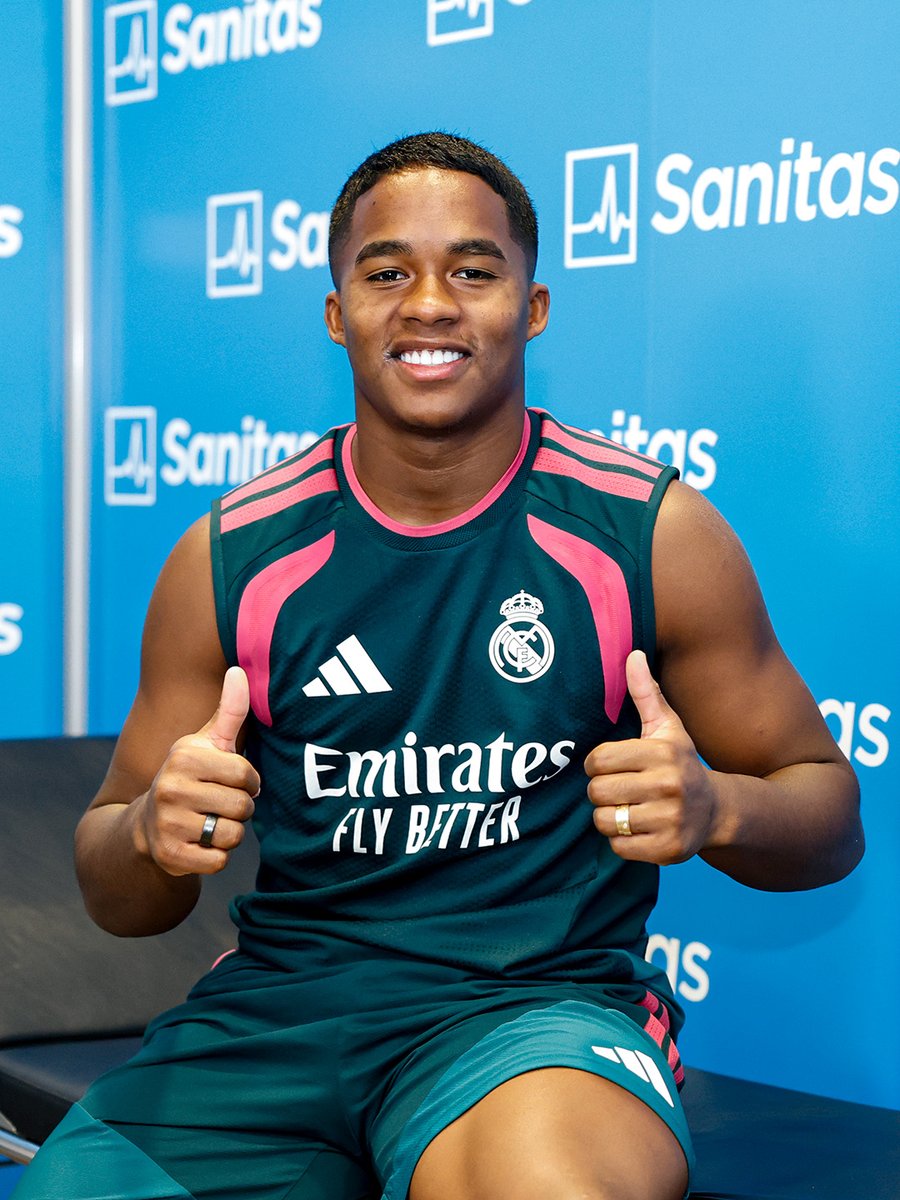 realmadriden's tweet photo. 👍 Look who’s back! 👍 
✅ Medical 
🏥 Real Madrid City 
🔵 @Sanitas https://t.co/BetWh6sfuJ