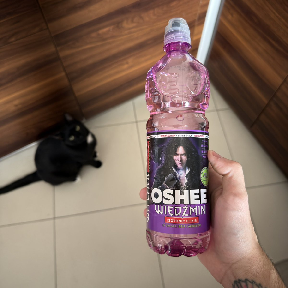 notmiszel's tweet photo. Hej @CDPROJEKTRED musicie mi obiecać że będziecie przedłużać licencję z OSHEE w nieskończoność, żeby mogli produkować ten banger aż do mojej śmierci dzięki https://t.co/p23ifD8XaF