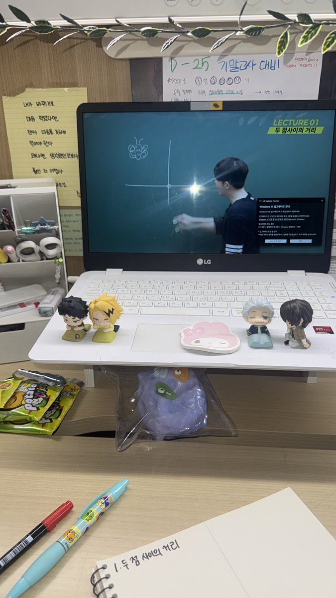 mmmff0101's tweet photo. 오랜망이에용
저는요즘 과학공부가 너무 조아졋어요
과학학원도 다니기 시작햇공…..

2달만에 처음으로 수학공부하는 모습💕💕💕

>>> 8월달부터 일주일 내내 빡시게 수학 영어 과학 굴려 보겠습니다 !!!!!!! <<< https://t.co/h85GN3jtG6