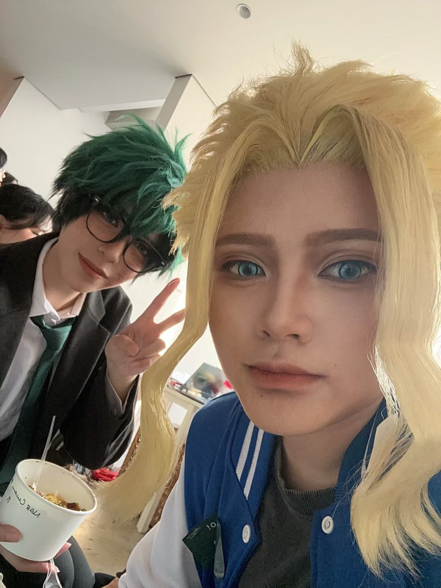 Ivypendragon's tweet photo. We do look so tired @kaja_hara 

#dekucosplay
#midoriyacosplay
#allmightcosplay https://t.co/QNYi0Q1zrO