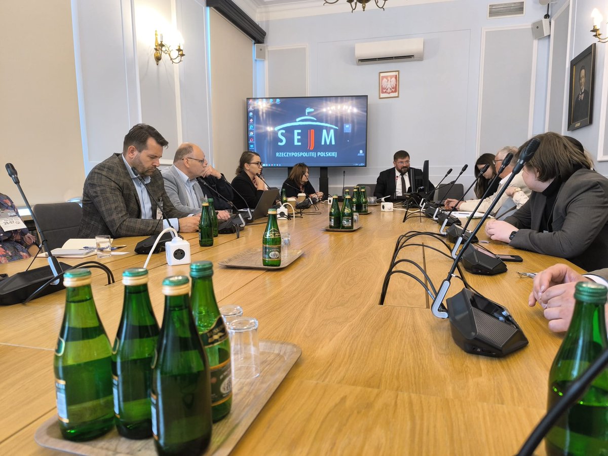 instigos's tweet photo. INSTIGOS współorganizował i uczestniczył w posiedzeniu Parlamentarnego Zespołu Innowacje i Rozwój ’27 w Sejmie. Rozmawialiśmy o szarej strefie, stabilnym prawie i uczciwych warunkach dla przedsiębiorców. Dziękujemy za merytoryczny dialog!
#szarastrefa 
https://t.co/upZ7fYsuH0 https://t.co/0avw3ktb7j