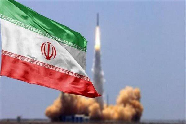 Iran_Hindi's tweet photo. ईरान ने धमकी दी है कि अगर उसकी सील की गयी संपत्तियों से देश पैसा लेंगे तो उनके ख़िलाफ़ जवाबी कार्रवाई की जाएगी। 

 ईरान ने चेतावनी दी कि जो भी देश या कंपनी ईरान की सील की हुई संपत्तियों से धन लेगी, उसके जहाज़ों को होर्मुज़ जलडमरूमध्य से पारगमन करने से रोक दिया जाएगा। https://t.co/SAqOdLHxH4
