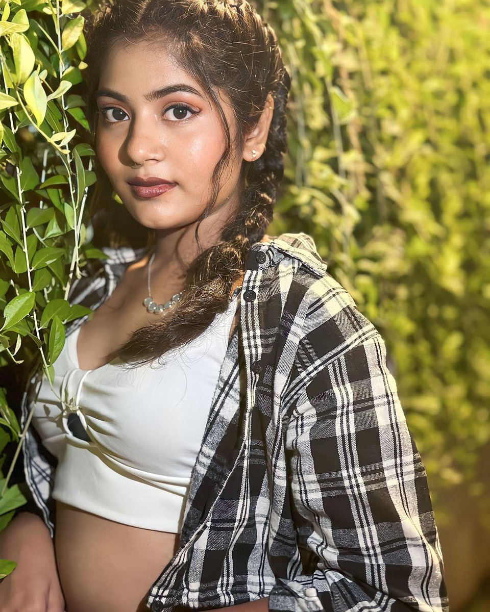 SatzFollowing's tweet photo. Following No 04

unn paarvayil payithiyam aanen
Un varthaiyil vaakiyam aanen
Un vetkathai vedikai parthen
Mayanginen

#kayadulohar #keerthy #Samantha #pooja #thamizhselvi #aishu #priya #tamilgirls #tamilactress https://t.co/DLECBFrjMT