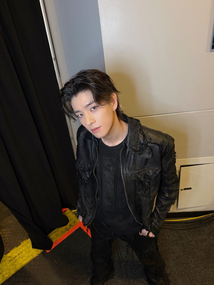 enhypenweverse's tweet photo. [ #제이크’s DM ] 260729

🐺 : I finished concert
🐺: And I'm eating at the hotel hehe
🐺: Guess what I was eating
🐺: If you guess it
🐺: Hum..
🐺: [I'll give you a] gift
🐺: Oh... You guessed it right away
🐺: Keke
🐺: Steak and french fries
🐺: Hehe
🐺: You know me too well
🐺: [Picture]
🐺: And this
🐺: [Picture]
🐺: Cause I'm an MZ [generation]
🐺: YCC
🐺: Young Keu Keu
🐺: Keke
🐺: Yoon keu keu
🐺: I should take a shower now
🐺: Recommend me a song [to listen during] shower
🐺: Oh, it's good hehe
🐺: As expected, you know music so well~~

@ENHYPEN_members @ENHYPEN #ENHYPEN #엔하이픈 #JAKE