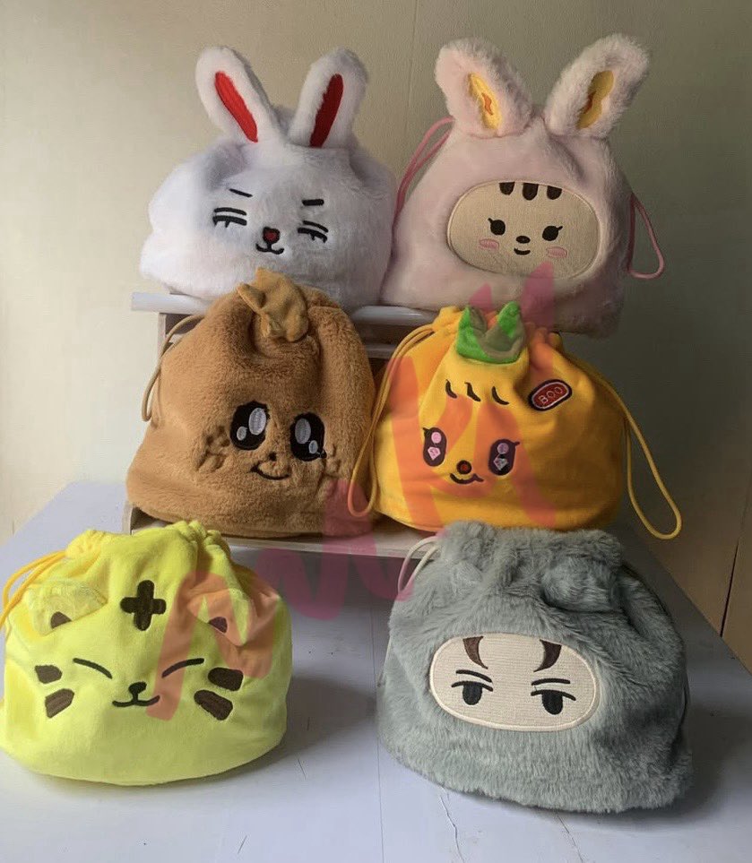 mxnikiupdates's tweet photo. #dupemaxxing

₱499 + isf only (only for those who can accept dupes 😮‍💨)

meanwhile the miniteen pouch bag dupes: