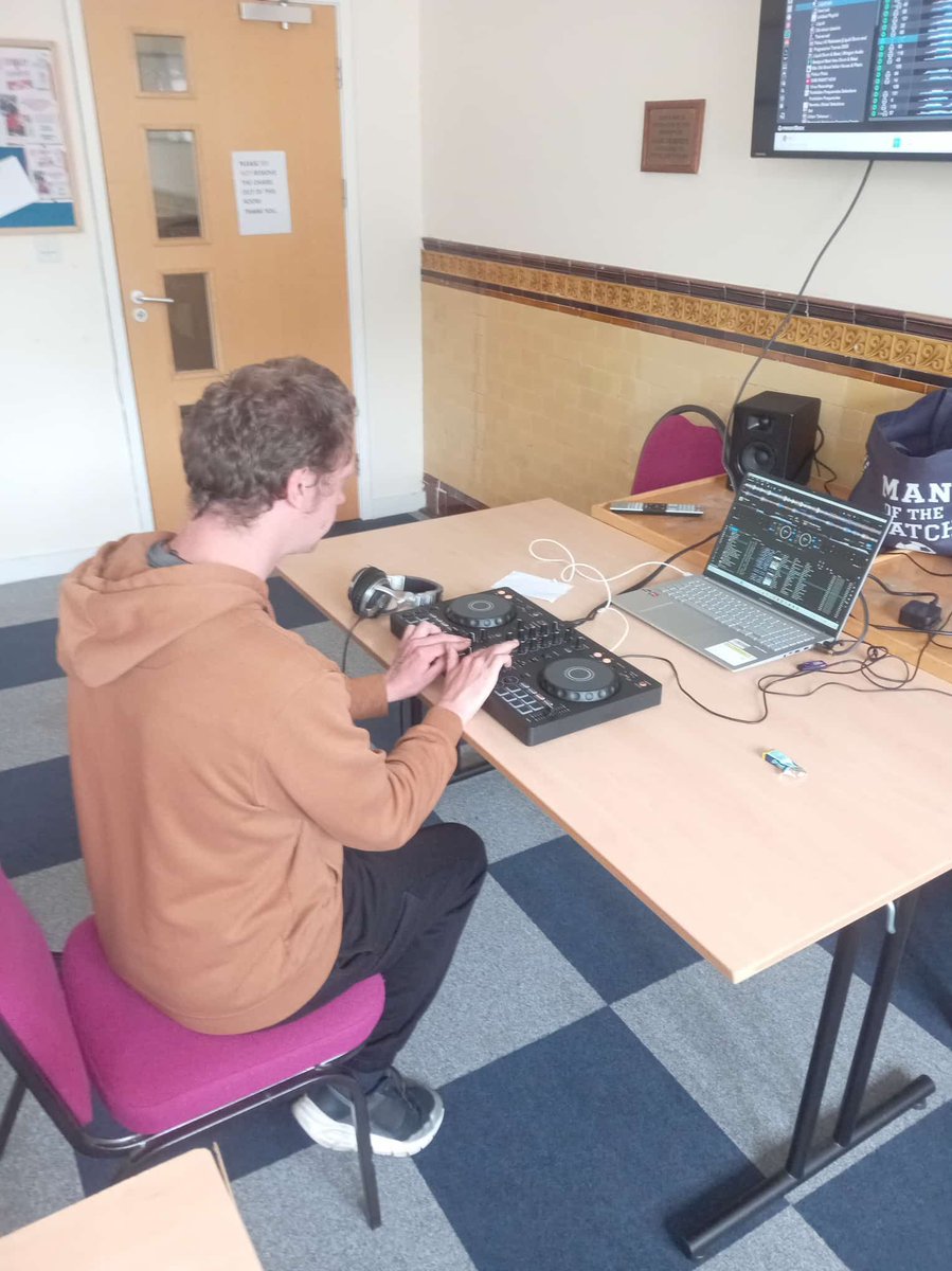 RRR_LUF's tweet photo. DJ Workshop π§πΆ
Our DJ Workshop continues... A fun session bringing people together to learn new skills, build confidence, and enjoy music.
#RedRoseRecovery https://t.co/0glk3FISDh
