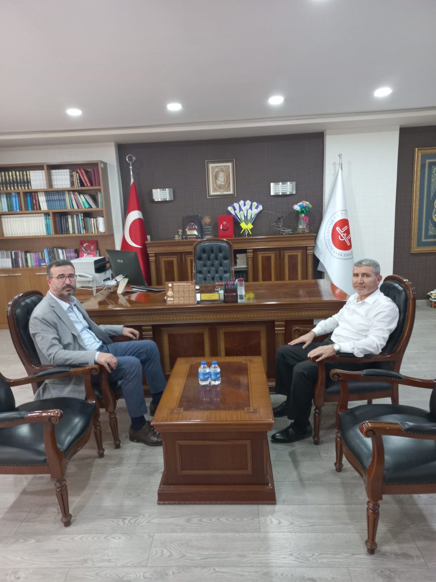 gzmrmftlk's tweet photo. "ZİYARET"

Buca Müftüsü Yılmaz ÖZBAKIR İlçe Müftümüz Harun YILMAZ'a iade-i ziyarette bulundu. https://t.co/X2gkAMQ9UR