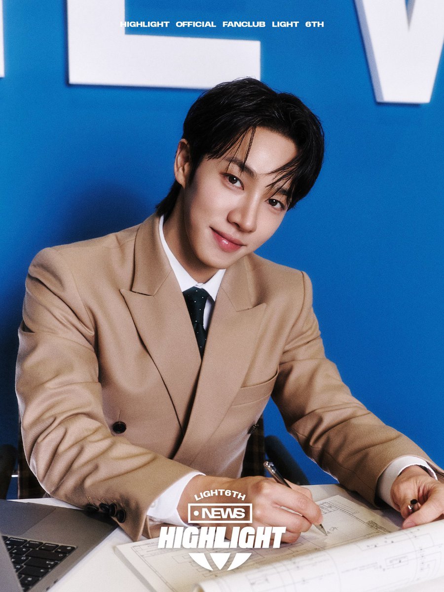 highlight486_'s tweet photo. pov. u can’t focus on the new because of the newscaster 🤭

#이기광 #기광 https://t.co/bCdRMjUYVl