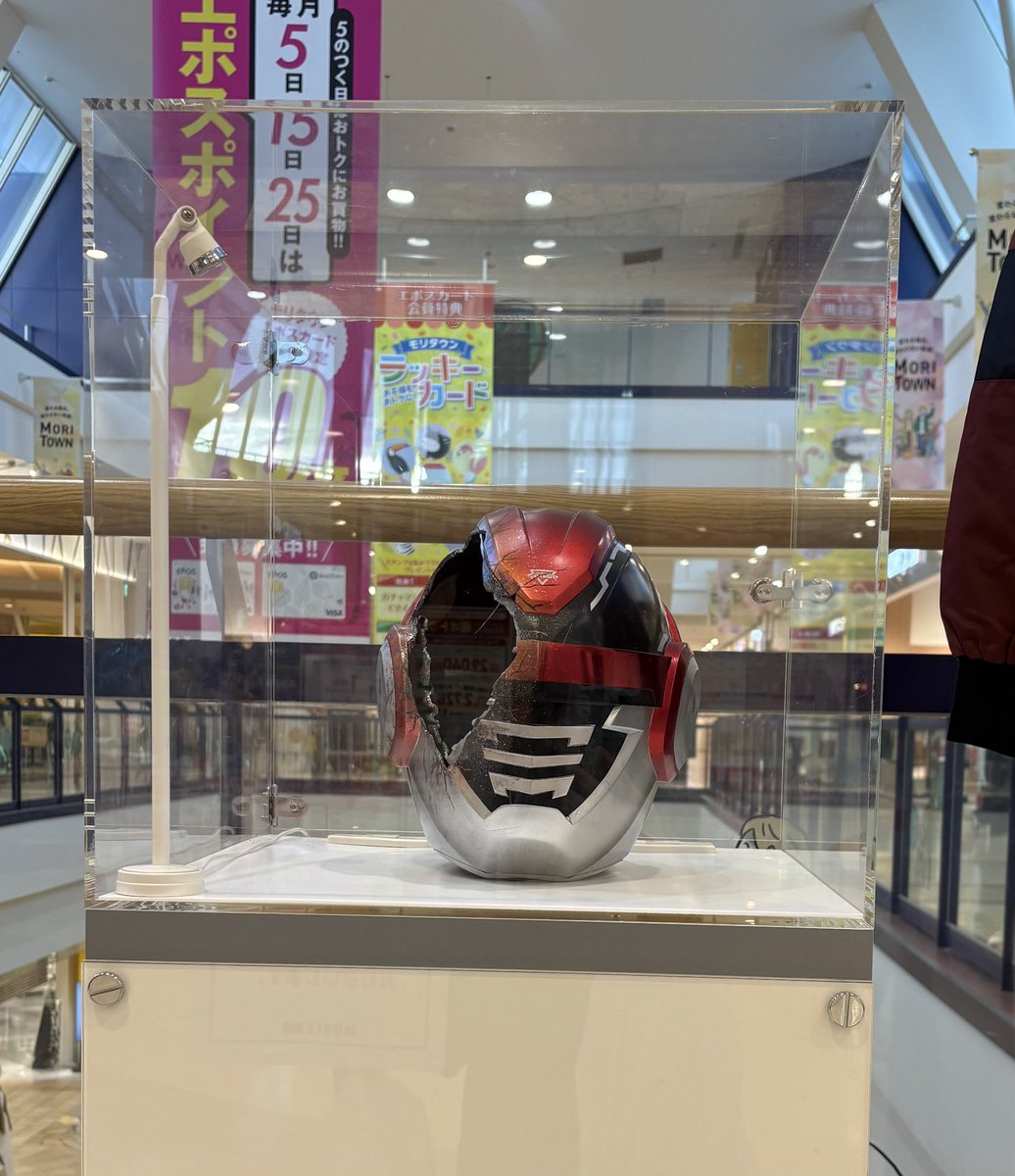 ep656t's tweet photo. モリタウン昭島にて展示中の弩城怜慈のボロボロ普段着です
皆様お納めください
1 https://t.co/y2itCXPr33