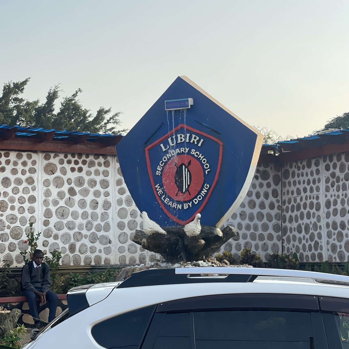 JuliusKizito10's tweet photo. 📍Lubiri Secondary School

I had a meaningful discussion with the student leaders at Lubiri Secondary School on mental health &amp; suicide prevention.

Student leaders play a vital role in spearheading change, shaping open conversations &amp; encouraging their peers.
#LIVEConference2026 https://t.co/6ZEiJoRi7M