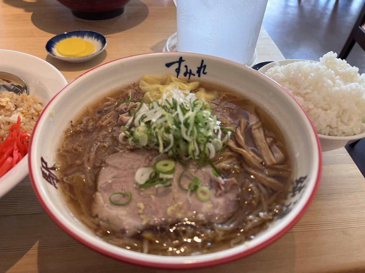 _ta9m's tweet photo. 最近休みがもらえる様になったので北海道といえばのラーメン行ってきました
個人的な感想ですがその辺のラーメン屋の方が好みでした。 https://t.co/Vo53KKyl3v
