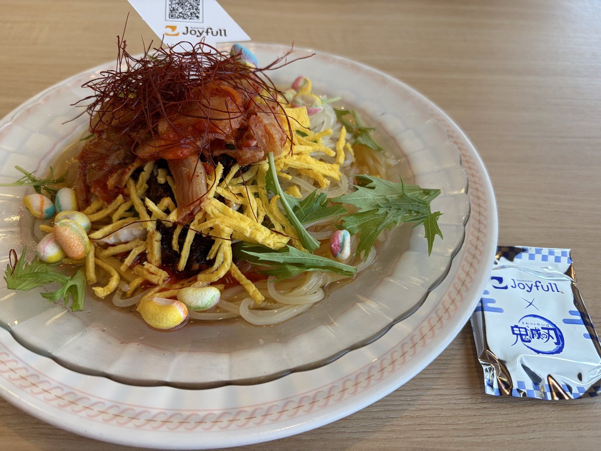 SQUMAQ's tweet photo. 童磨の虹色瞳の極楽ピリ辛冷麺、頂いた。

涼んだつもりが、辛めんで体がホッカホッカしてしまった。

勿論、氷で冷やす。 https://t.co/m2Xblhr7cJ