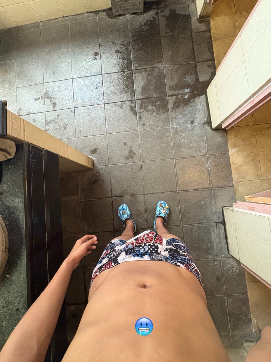 saskyiiiii7's tweet photo. Swimming time😬 https://t.co/olKg19iFWL