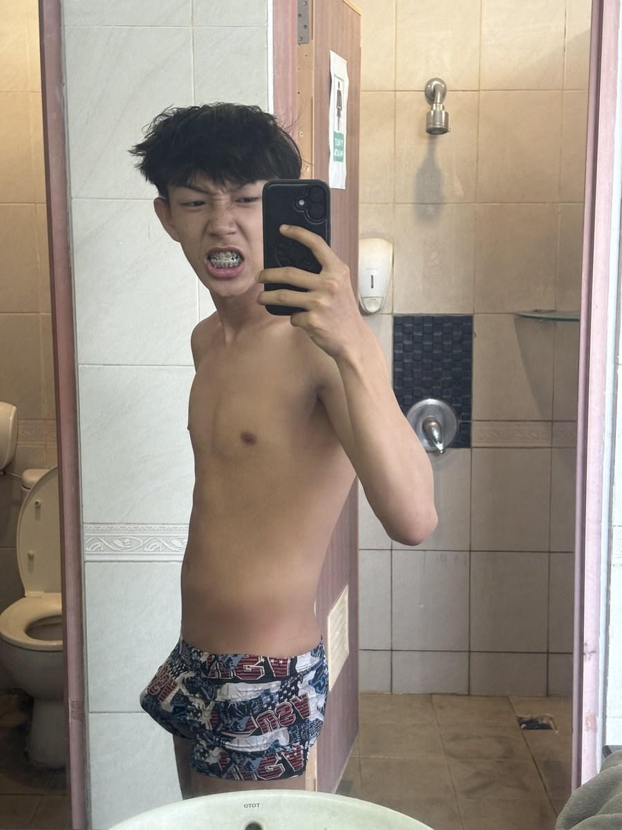 saskyiiiii7's tweet photo. Swimming time😬 https://t.co/olKg19iFWL