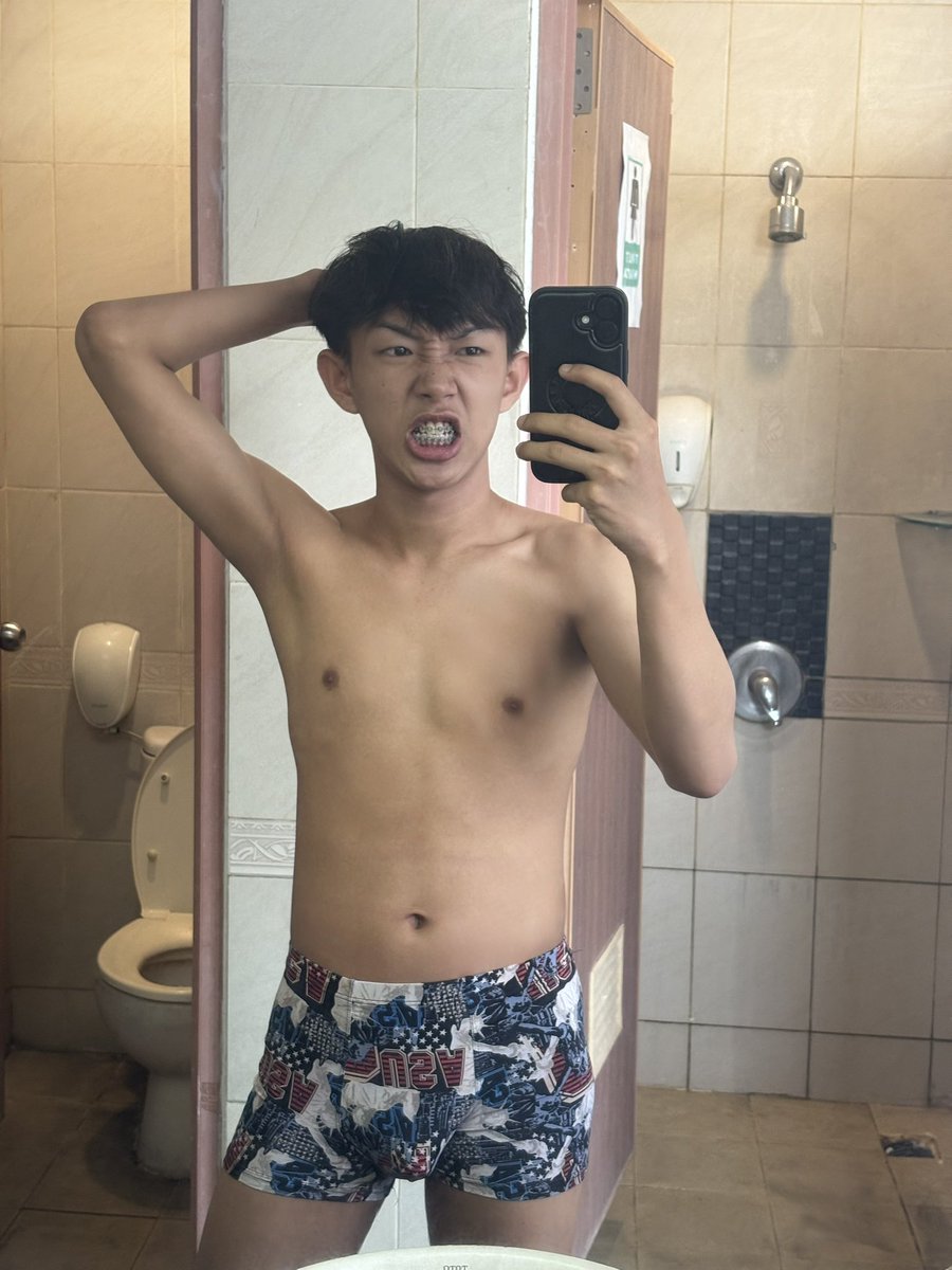 saskyiiiii7's tweet photo. Swimming time😬 https://t.co/olKg19iFWL