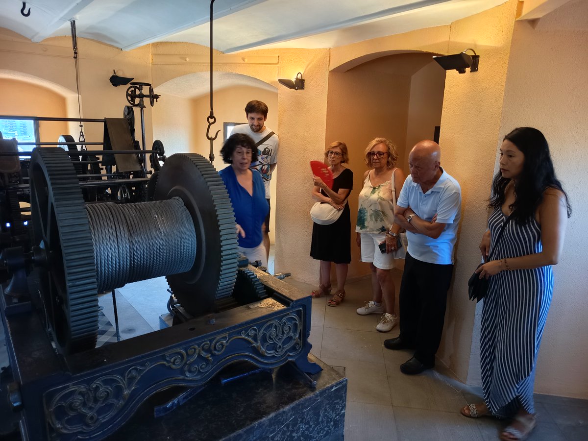 CNLSabadell's tweet photo. Ahir vam acabar el cicle «Més que tertúlies: PARLEM-NE!», que ens ha dut a indrets tan emblemàtics com el Gremi de Fabricants o el Campanar de Sant Fèlix. Si vols practicar el català de manera informal i conèixer més a fons la nostra ciutat, t'esperem a la tardor! https://t.co/ystTrEMwKk