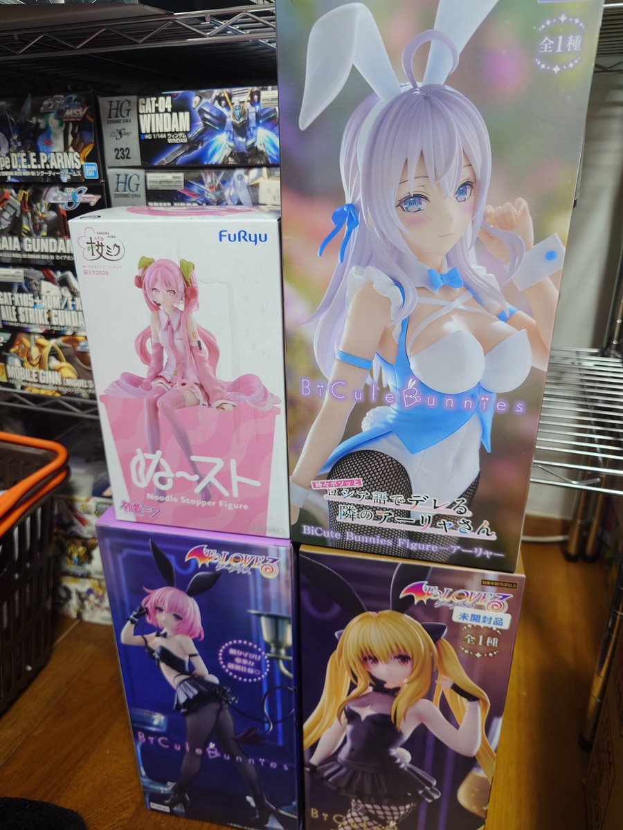 CruzKerwen's tweet photo. 増えたバニーシリーズ飾ったもう
飾る場所が厳しいな、、、(゜-゜) https://t.co/h72qV7SQiP