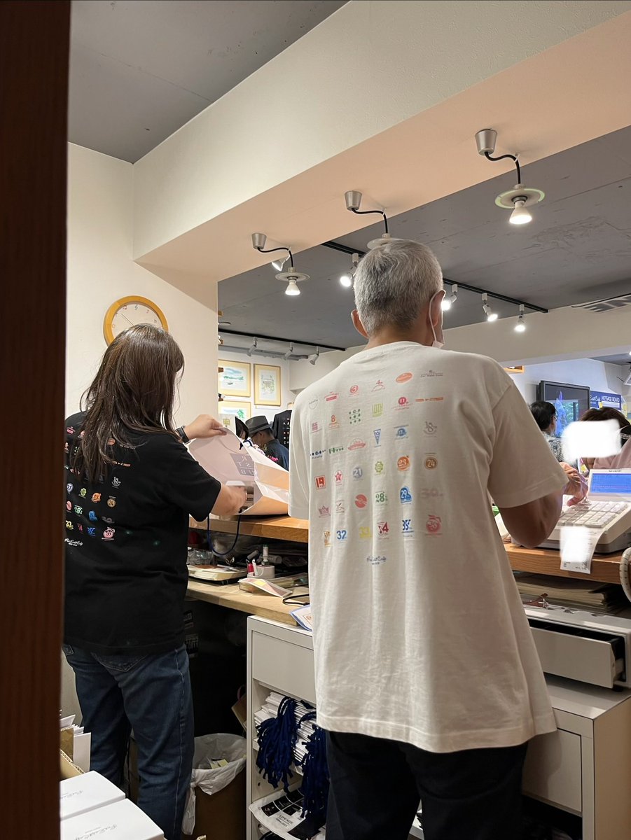 kimura_mansaku's tweet photo. 後3日で閉店するファーイーストカフェ。忙しい時にお邪魔しちゃってごめんなさい🙇でもスタッフのみんなに会えてよかった。お疲れ様でした。 https://t.co/mYEdfJs71b