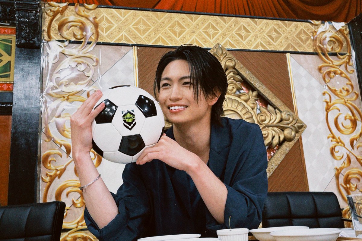 tsuna_staff's tweet photo. 本日19時〜放送
日本テレビ『#ぐるナイ』

#綱啓永 が出演いたします⚽️

料理時間ハンデマッチ！鉄人vs凡人シェフ軍団の審査員をさせていただきました！
「豆腐」をテーマに驚き😳笑い😂の
絶えない対決でした！

ぜひご覧ください！

#エゴい https://t.co/v0ciWjKUXD