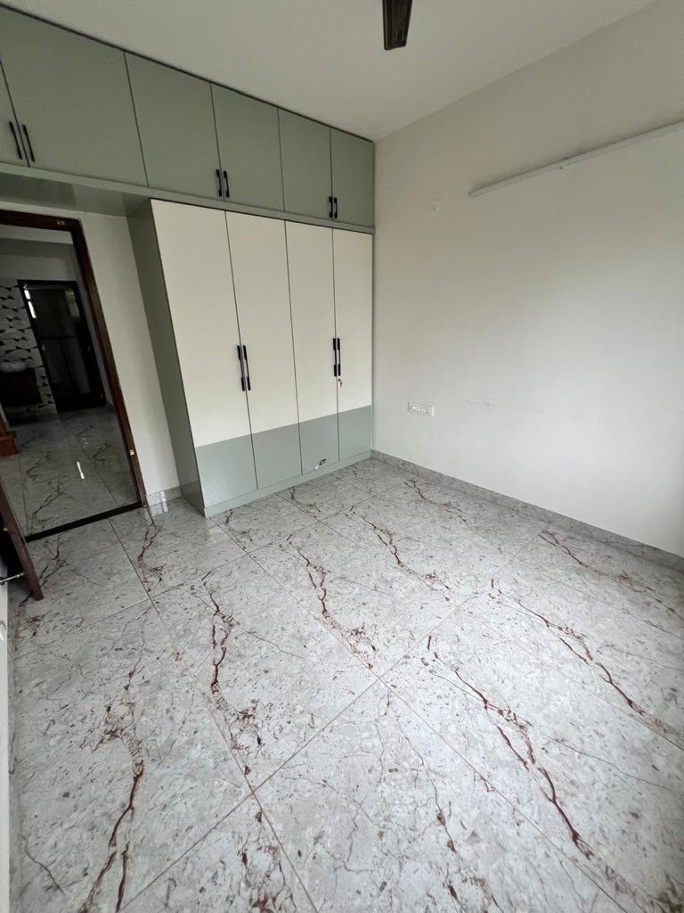 mridulpandagre's tweet photo. We have found this beautiful 3bhk in HRBR Layout, Kalyan Nagar and are looking for a third female flatmate to join us immediately.

It’s a private room + private washroom (unattached) Rs 19,500/month 

We are 2 working women.
 
Dm for details. 

@BangaloreRoomi https://t.co/ZgBrq9VJua