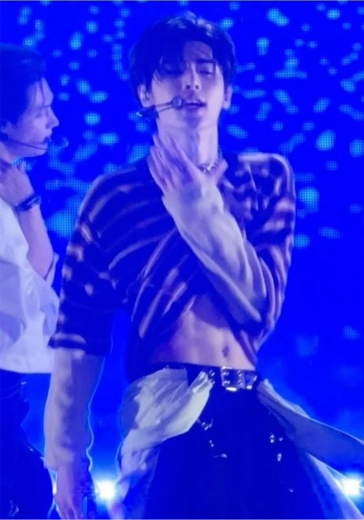 jnklcshn's tweet photo. sunghoon talking about doing abs workout and get some abs, ooh well… first biceps now abs I feel insane already https://t.co/4yvgPz50ij