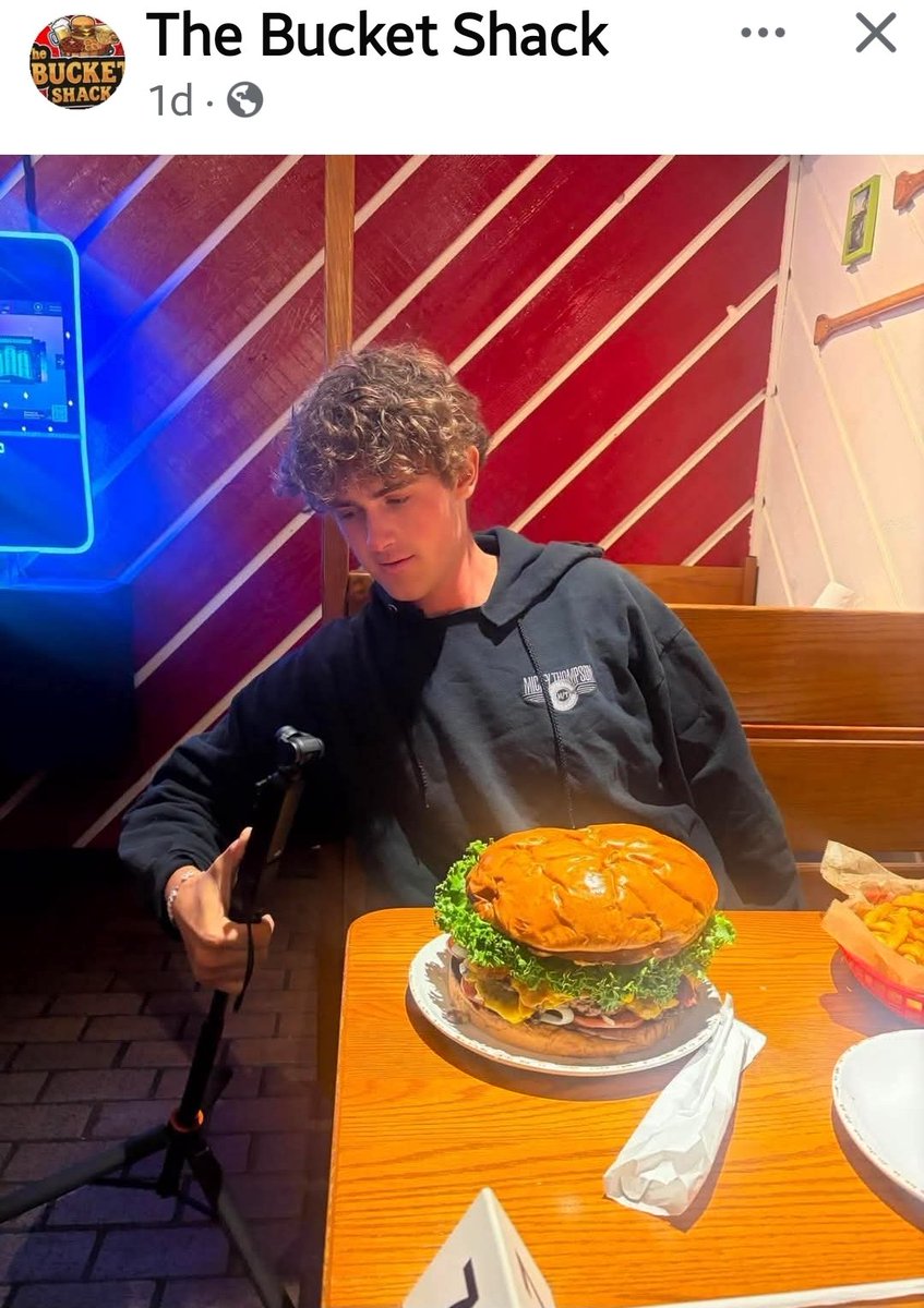 Flatannie's tweet photo. @FreddyLA7 Maybe next time join us in Indiana for one of these burgers.... Not me in the pic https://t.co/KnJy4ScWiX