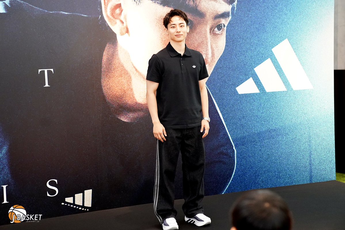 jbasket_jp's tweet photo. 【河村勇輝】「プレッシャーを感じることは、それだけ頑張ってきた証拠」アディダス ブランドアンバサダーとして世界への挑戦を語る

Jbasketでは、シューズに助けられるプレーや、シグネチャーモデルへの思いも聞いた。

記事📝 https://t.co/MVNbtfoR9j

#河村勇輝
@KawamuraYuki 
#アディダス #adidas
@adidasJP @adidasHoops 
#Jbasketインタビュー