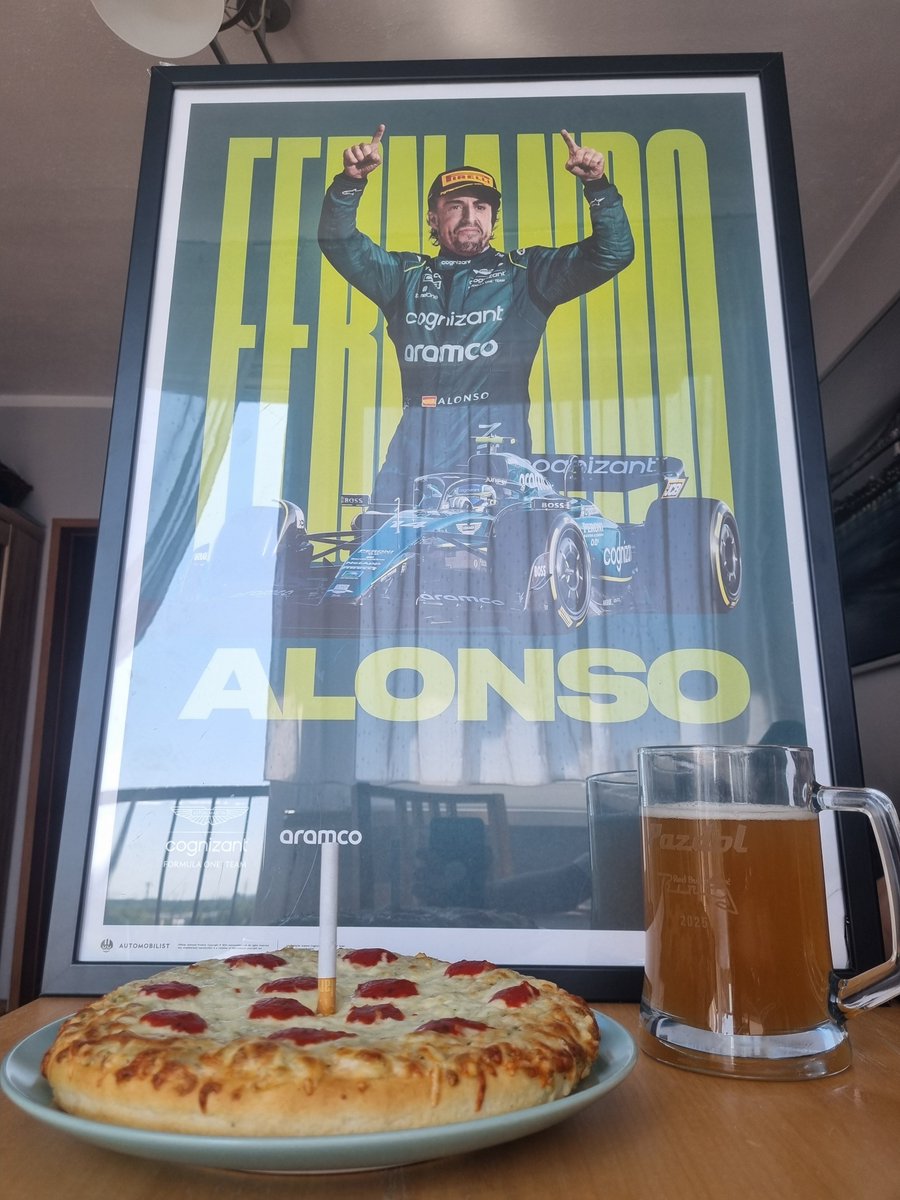 Pazdol1's tweet photo. HAPPY BIRTHDAY TO YOU
HAPPY BIRTHDAY TO YOU 
HAPPY BIRTHDAY DEAR FERNANDOOOO
HAPPY BIRTHDAY TO YOUUU
(Forgot candles and cake so I'm working with what I have)
VAMOS YOU LOVELY OLD MAN 🎉 https://t.co/wM7ZYuiwAA