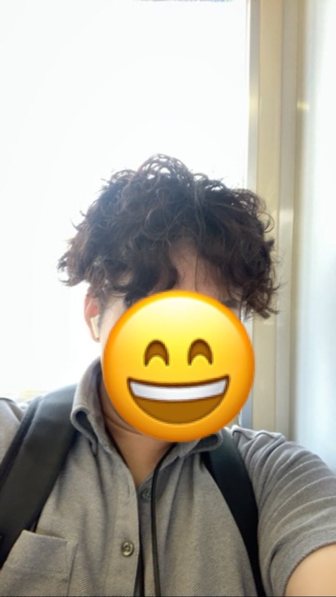 アフロをやめて、ストレートヘアーになりました😄