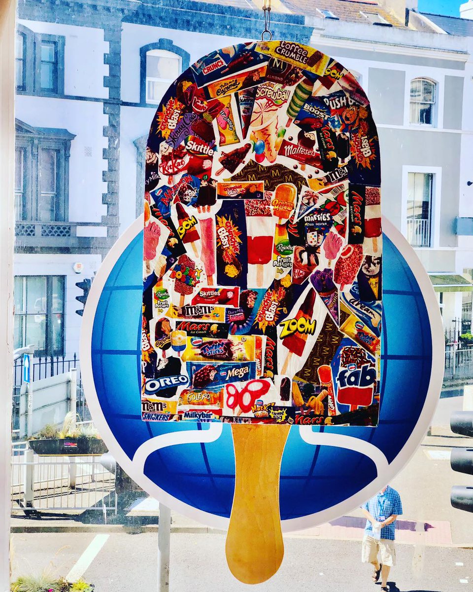 CDHRec's tweet photo. The CDH Lollipop has returned! 🍭🍭

What better way to cool down during this heatwave than with a refreshing treat? ☀️🍦

Whether you're searching for your next job opportunity or simply making the most of the sunshine, why not pop in and see what roles we have to offer? https://t.co/l28tWOO8eJ