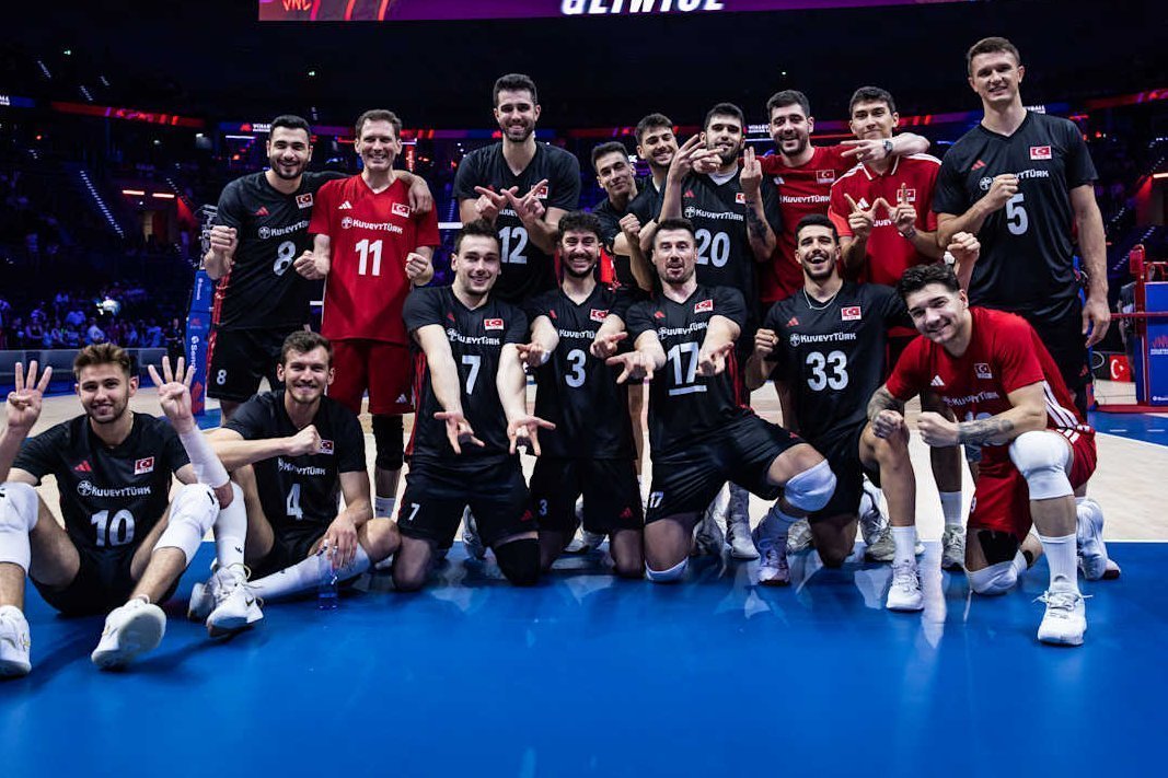 gibbybaris's tweet photo. 🇹🇷 Filenin Efeleri, VNL tarihimizdeki en iyi derecemizi elde ederek turnuvaya veda etti

⚡️ Tarihimizde ilk kez Milletler Ligi'nde ilk 8 takım arasına kalarak çeyrek final oynadık

📌 Diğer maçların sonuçlarına göre turnuvayı 6,7 ya da 8. sırada tamamlayacağız https://t.co/ZrOfsTxSPd