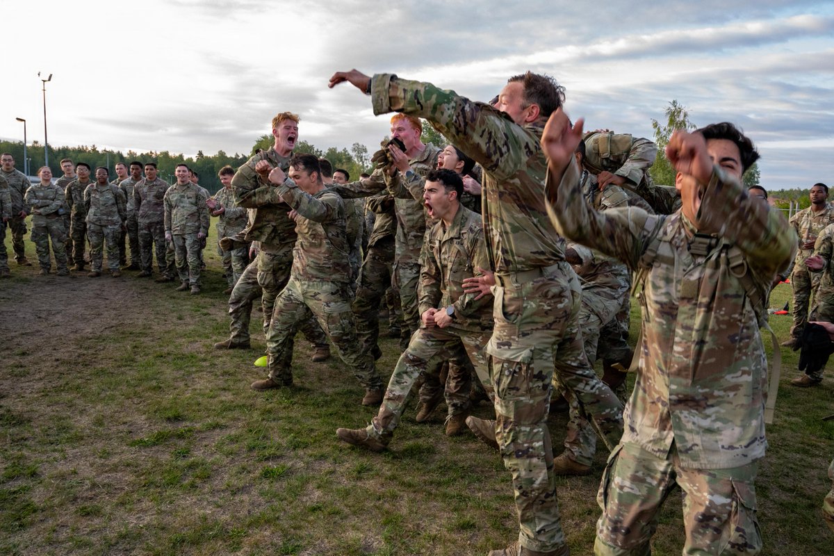 USArmyEURAF's tweet photo. U.S. and Finnish soldiers at 7th ATC’s NCO Academy put teamwork and determination to the test during Commandant’s Challenge in Grafenwoehr, #Germany. Basic Leader Course is all about building adaptive, disciplined, and ready leaders.
#SwordofFreedom @usembfinland @DefenceFinland https://t.co/0A4a1940xv