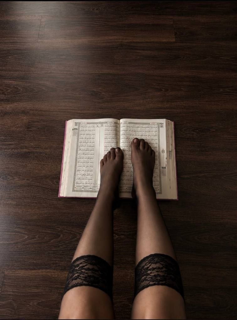 ExMuslimpak's tweet photo. Mashallah holy quran feet https://t.co/dzdyxgJCg5