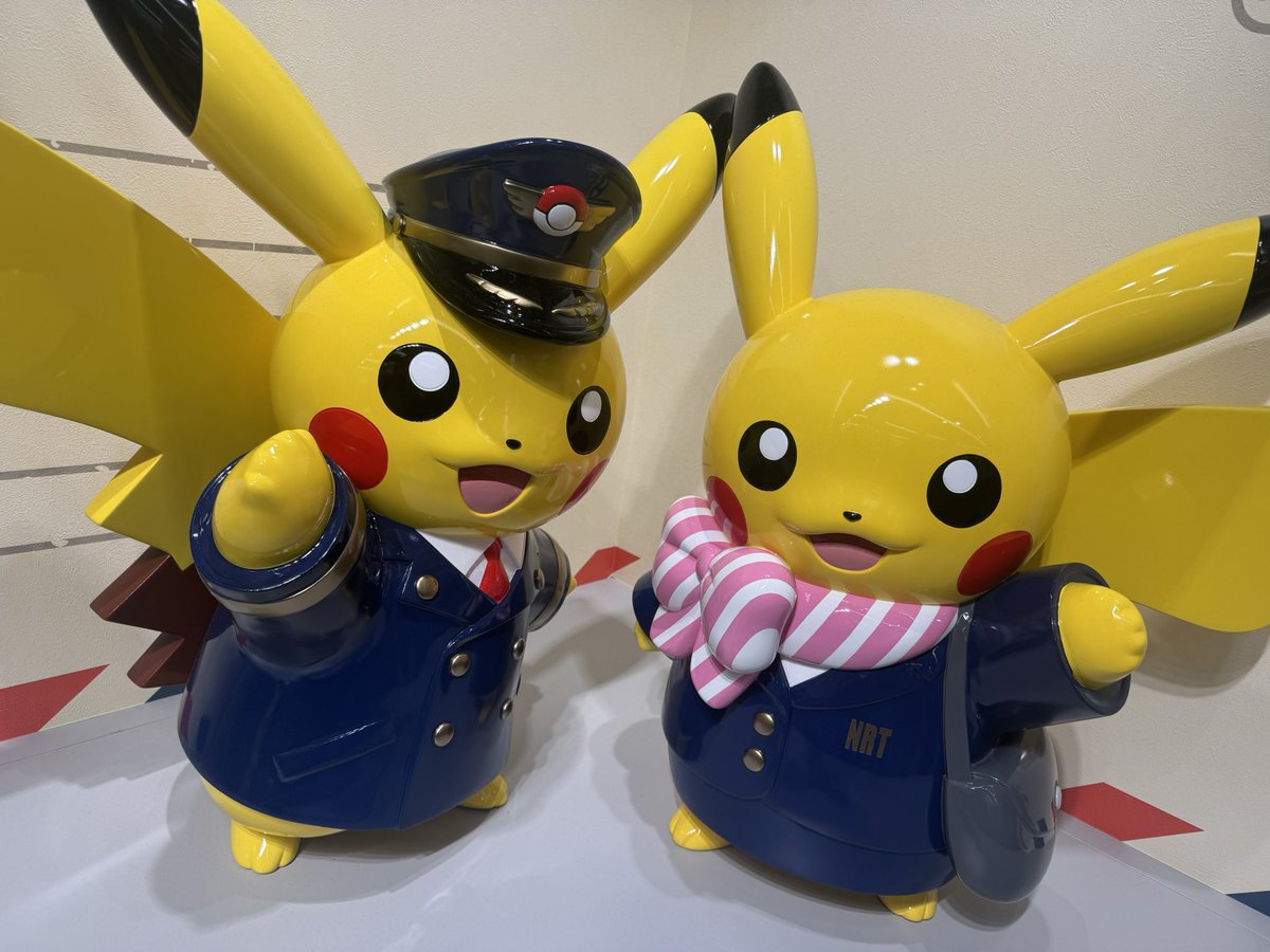GT_sweets's tweet photo. ANAコラボで成田空港に来てみた。
ラッキーにもレックウザ塗装の機体を発見❣️
良い事ありそうです。 https://t.co/6BR2HrIX2y