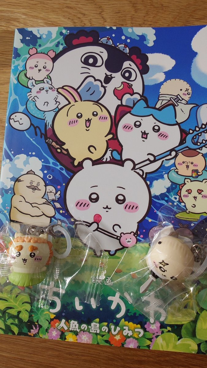 manisao's tweet photo. 今日は三者面談だったので、その後息子とちいかわ観に行ってきた！
漫画読んでたから内容は��ってたけどおもしろかった☺️
特典はラッコさんとシーサーだった✨ https://t.co/DUzgEgVNY8