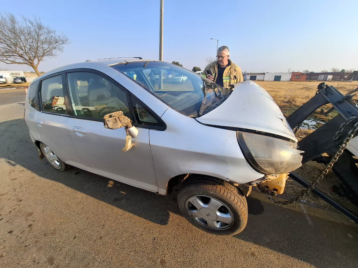Abramjee's tweet photo. Scholar Transport Crash Leaves 21 Pupils Injured in Katlehong:

Twenty-one primary school pupils were injured, including two pedestrians, after a scholar transport vehicle collided with a Honda Jazz on the M7 in Tsietsi, outside Katlehong, on Wednesday morning.

Emergency services responded shortly before 7am. 

The VW microbus, reportedly a 10-seater, was carrying 20 occupants, including the driver, when the crash occurred. 

The Honda Jazz had four occupants.

All occupants of both vehicles received medical treatment before being transported to nearby hospitals. 

Four pupils sustained serious but stable injuries, while the remaining pupils and other occupants suffered minor injuries.

Two pupils waiting for transport on the roadside were also struck during the incident and sustained minor injuries.

The M7 was temporarily closed while rescue operations were underway. 

The scene has been handed
over to the Ekurhuleni Metropolitan Police Department (EMPD) for investigation.