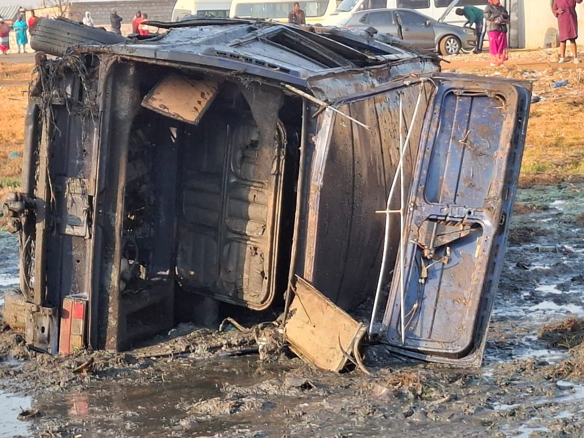 Abramjee's tweet photo. Scholar Transport Crash Leaves 21 Pupils Injured in Katlehong:

Twenty-one primary school pupils were injured, including two pedestrians, after a scholar transport vehicle collided with a Honda Jazz on the M7 in Tsietsi, outside Katlehong, on Wednesday morning.

Emergency services responded shortly before 7am. 

The VW microbus, reportedly a 10-seater, was carrying 20 occupants, including the driver, when the crash occurred. 

The Honda Jazz had four occupants.

All occupants of both vehicles received medical treatment before being transported to nearby hospitals. 

Four pupils sustained serious but stable injuries, while the remaining pupils and other occupants suffered minor injuries.

Two pupils waiting for transport on the roadside were also struck during the incident and sustained minor injuries.

The M7 was temporarily closed while rescue operations were underway. 

The scene has been handed
over to the Ekurhuleni Metropolitan Police Department (EMPD) for investigation.