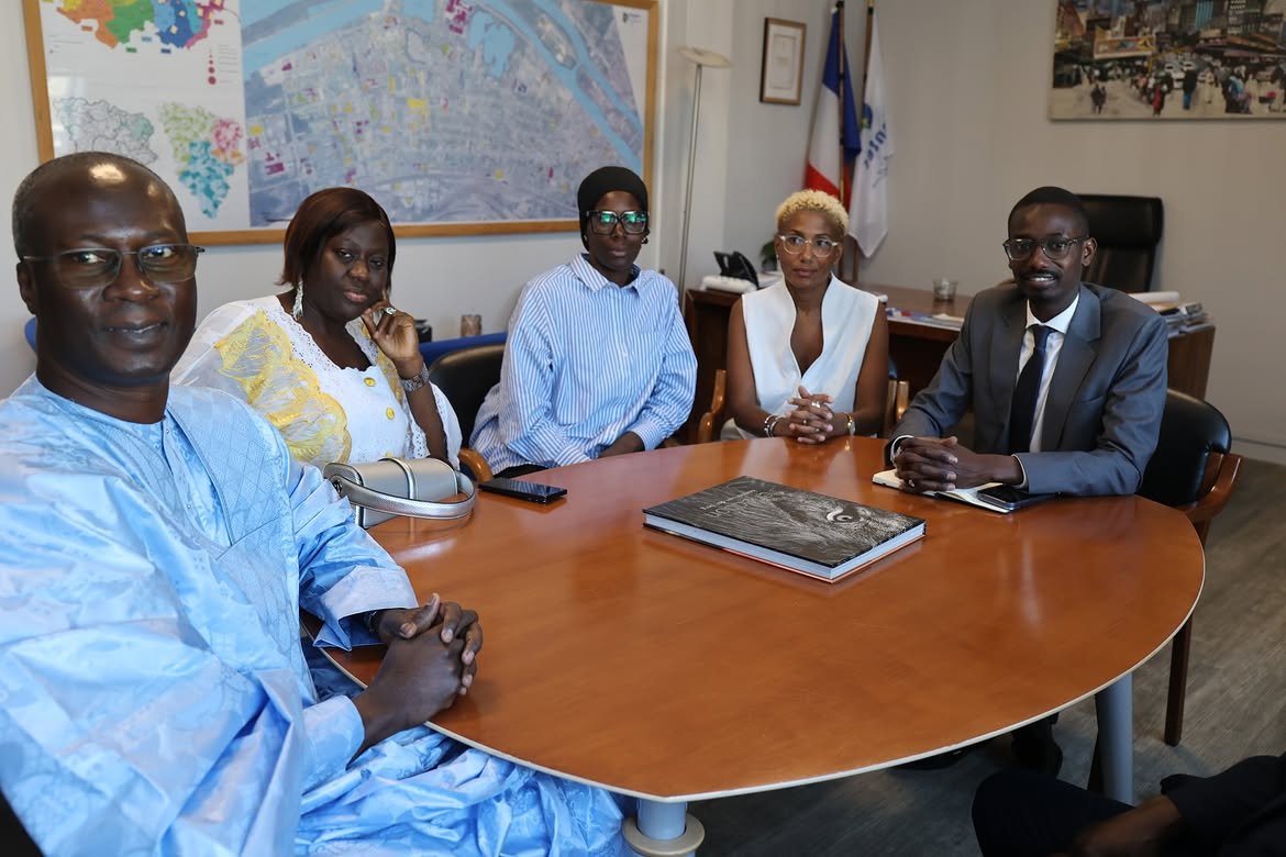 RafaelSereti's tweet photo. Compte officiel de la Ville de Mantes-la-Jolie (78).
Photos avec l’ambassadeur du Sénégal.
Maire d’origine sénégalaise.
Communauté sénégalaise importante.
Communication 100 % tournée vers l’Afrique.
On dirait plus un compte de la diaspora qu’un compte de mairie française.👇 https://t.co/J6FpRyKOEd