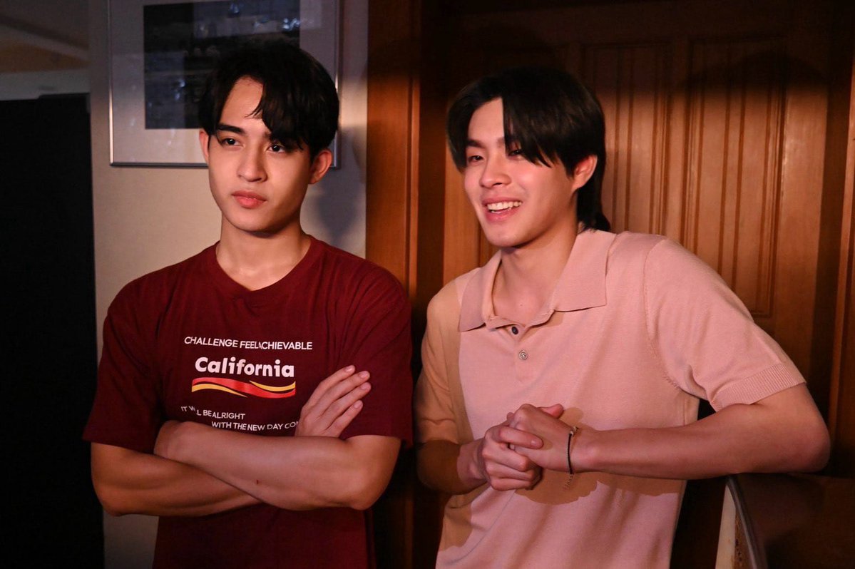 npblent's tweet photo. 📸Liberadas novas imagens das gravações de #YouManiacSeries, novo BL com #WilliamEst e #BarcodeKin.

A trama acompanha dois jovens completamente opostos e cheios de red flags que são obrigados a fingir um relacionamento. Porém, o que começa como atuação acaba dando lugar a sentimentos reais.

#YouManiacSeriesQ26
#GMMTV