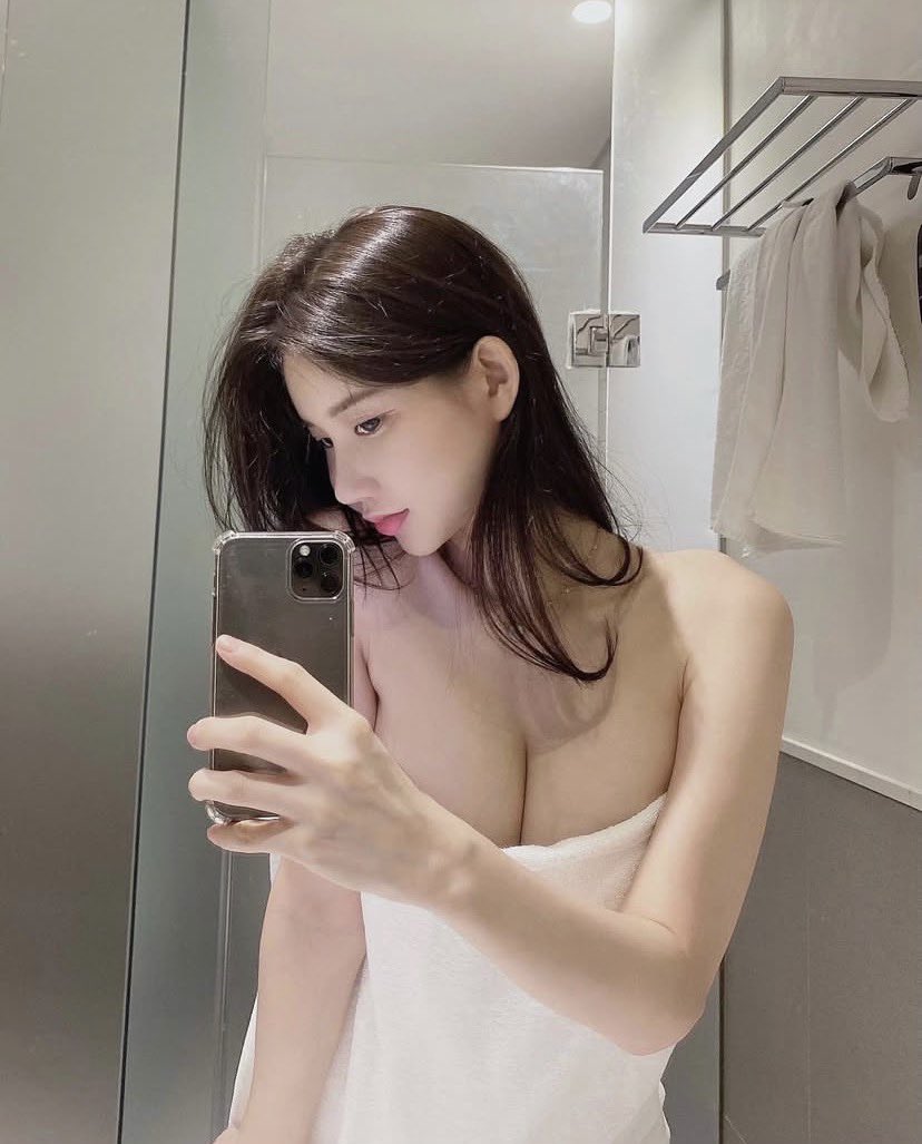banks411's tweet photo. 在家裡好無聊，現在好想做愛
有想修幹我的人嗎
在哪裡，點個讚，我來密你
#马来西亚 #新加坡 #马来西亚陪游 https://t.co/eQxd67WFHt
