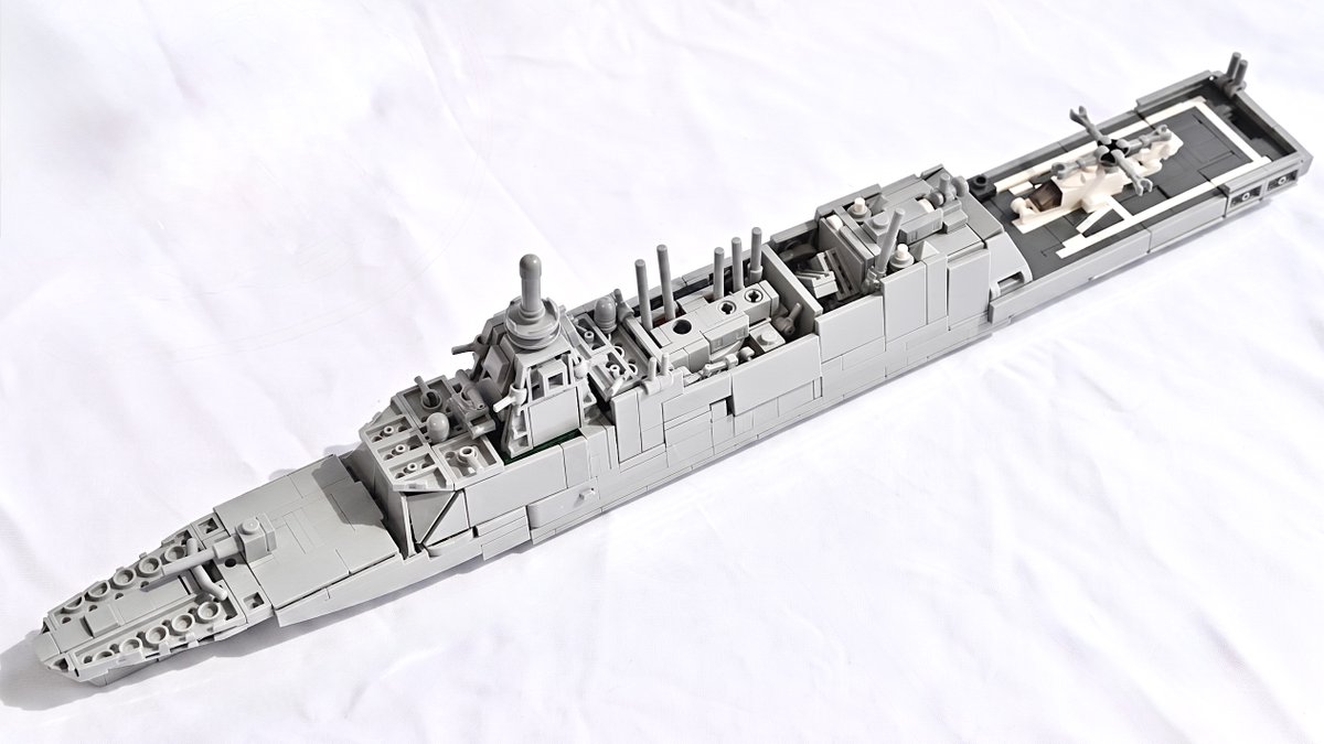 Lesoa_design's tweet photo. レゴで護衛艦「もがみ」を作りました！
#レゴ艦船 #海上自衛隊 https://t.co/xQsdnH3Pyk