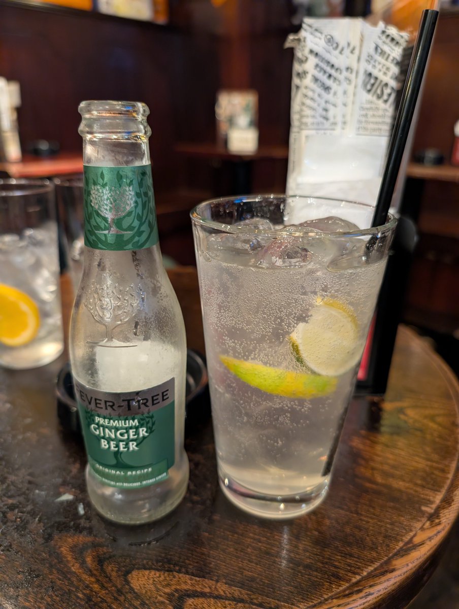 masaominakaoka's tweet photo. #82alehouse #gingerbeercocktail #gingerbeer ジンジャービアモスコミュール飲んでます。 https://t.co/16NMCN6P2Q