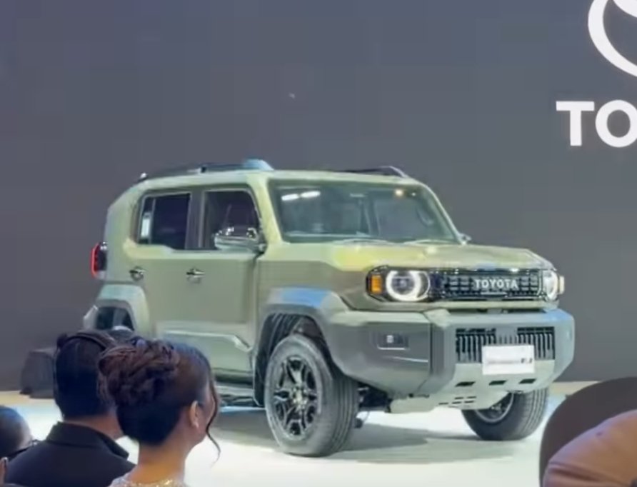 SmwGwOto's tweet photo. Akhirnya, Toyota secara resmi menjual Rangga 7 seater. https://t.co/mVJsrm4ZzV