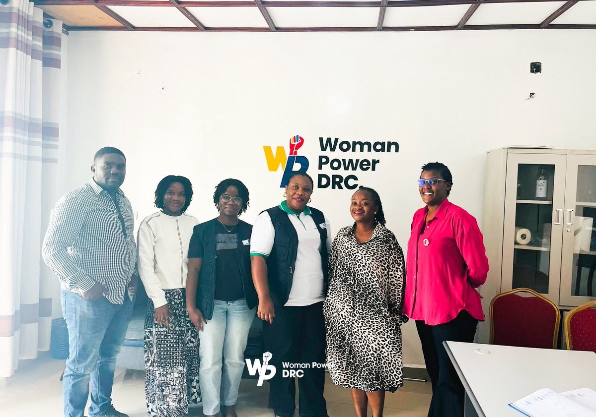 womanpowerdrc's tweet photo. 🤝 Le staff de CAPSY a rendu visite à #WPDRC pour évaluer les séances de thérapie de groupe mises en œuvre dans le cadre du projet Focus Droits et Accès.

Echanger sur les progrès réalisés, les défis rencontrés et les perspectives de renforcement de l’accompagnement psychosocial. https://t.co/4juR4xGMvb