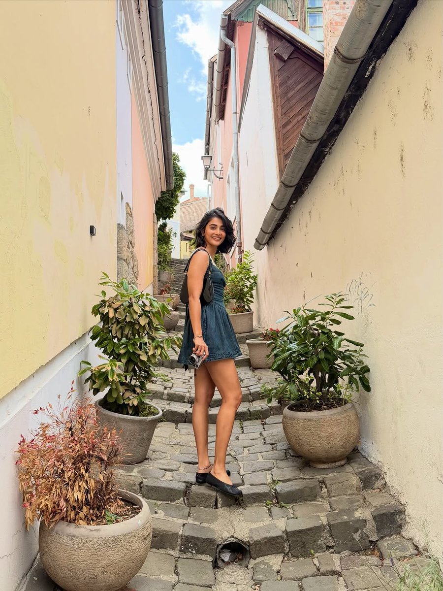 Filmy_Clicks's tweet photo. #PoojaHegde 📸 https://t.co/1DT9y0y0r6