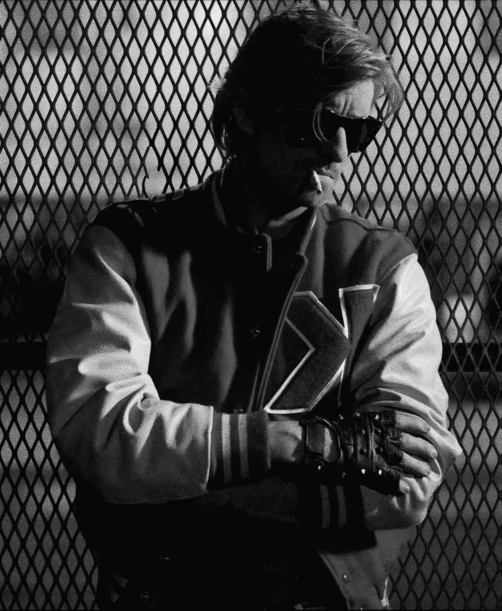 WeekndFrance's tweet photo. 🚨 Le DJ français Kavinsky, de son vrai nom Vincent Belorgey, est décédé cette nuit à l'âge de 50 ans. 🕊️

➡️ Il avait notamment collaboré avec The Weeknd sur son titre "Odd Look" et avait fait une apparition surprise aux côtés de Prince 85 au moment de jouer le remix du titre, lors du deuxième concert parisien de l'After Hours Til Dawn Tour au Stade de France.

🙏 The Weeknd lui avait d'ailleurs rendu hommage, ainsi qu'à plusieurs autres artistes, en déclarant que « [...] sans Kavinsky, [...] The Weeknd n'existerait pas ! »... 💔

Toutes nos pensées et nos condoléances vont à sa famille ainsi qu'à ses proches. Repose en paix, légende. 🤍